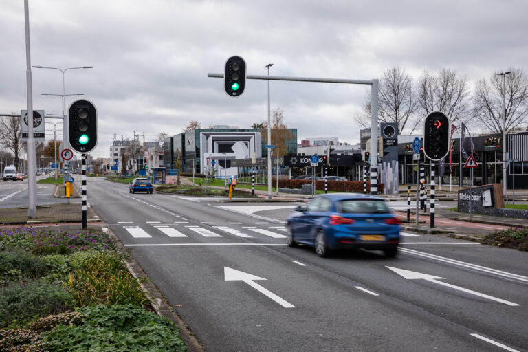 Hoofdweg krijgt slimme verkeerslichten