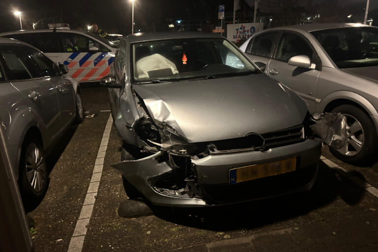 Automobilist rijdt door na ongeval op Eilandenweg