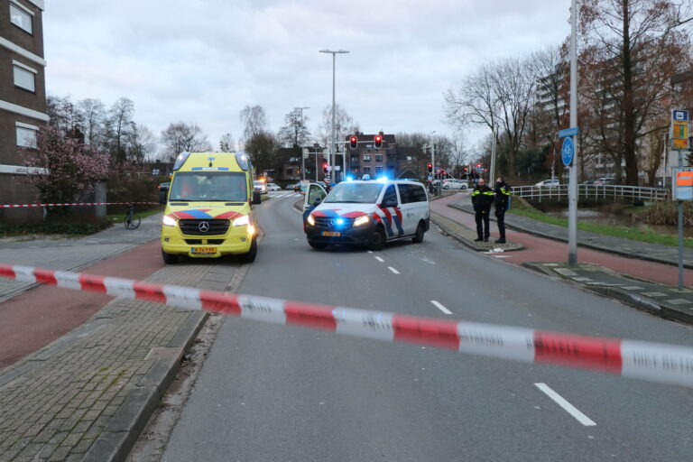 UPDATE | Voetgangster (86) ernstig gewond na aanrijding op Schenkelse Dreef, automobilist doorgereden