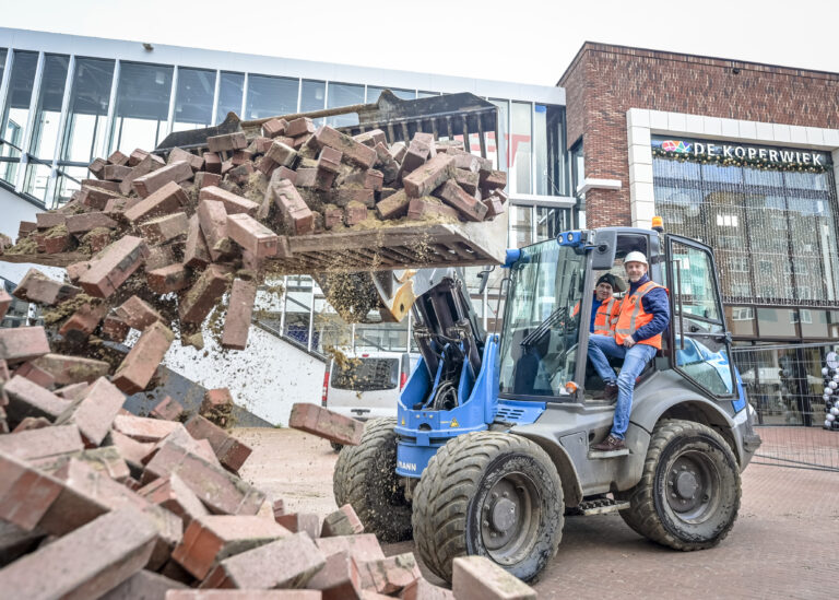 Wethouder geeft startsein voor aanleg nieuwe Stadsplein