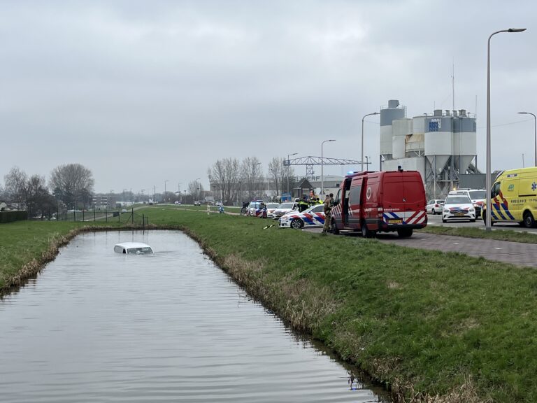 Wilde achtervolging door Capelle aan den IJssel na diefstal bus van pakketbezorger