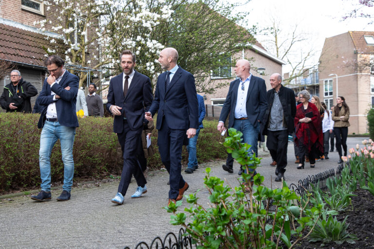 [VIDEO] Minister Hugo de Jonge brengt werkbezoek aan Capelle-Schollevaar: “Als Capelle dat goed doet, kunnen we daarvan leren”