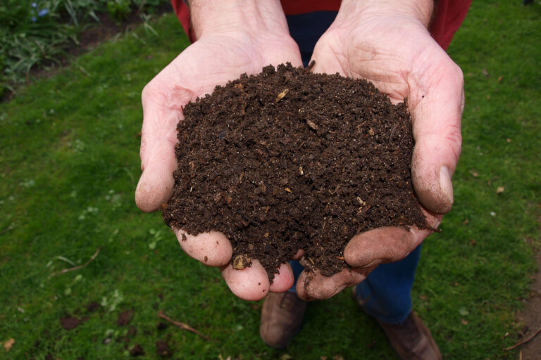 Gratis zak compost op Landelijke Compostdag