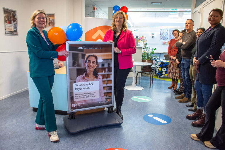 [VIDEO] Informatiepunt Digitale Overheid geopend in Schollevaar