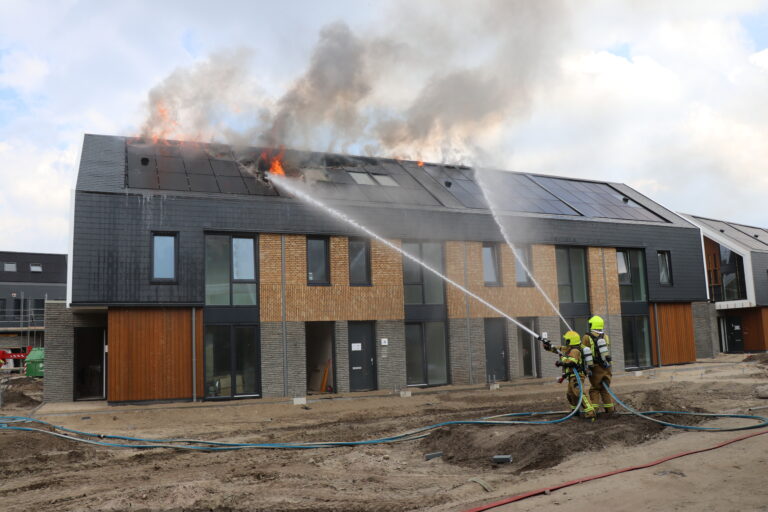 Brand in nieuwbouwwoningen op bouwterrein