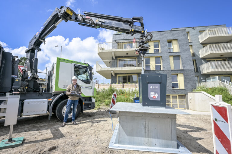 Verouderde ondergrondse containers opgeknapt