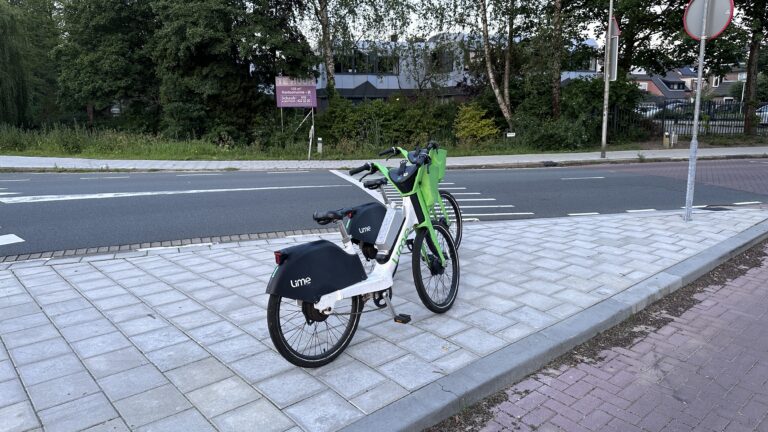 Lime-deelfietsen duiken op in Capelle, gemeente niet op de hoogte