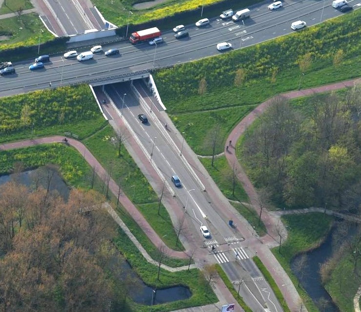 Fietskruising Schönberglaan bij tunneltje Algeraweg wordt aangepakt