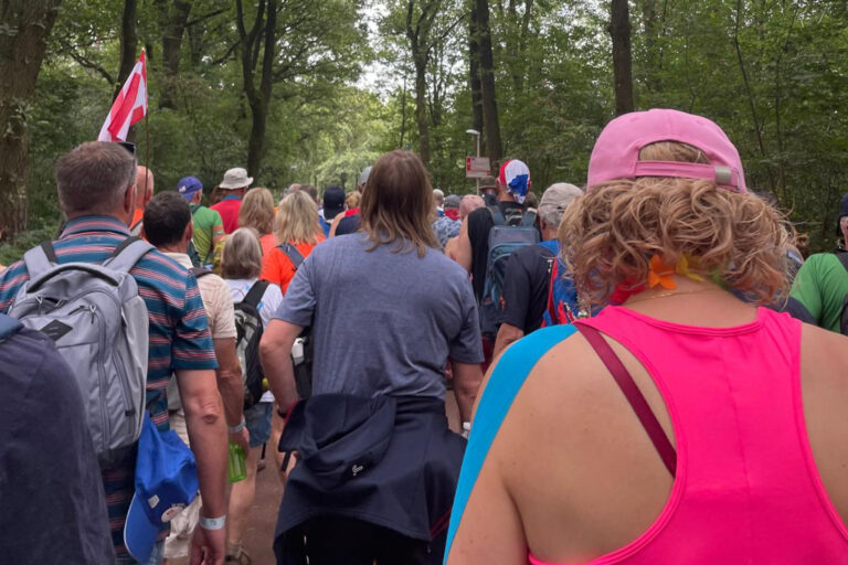 Cees uit Capelle loopt Vierdaagse: “Ik ben een blij mens”