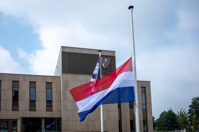 Vlag halfstok bij gemeenten, Nederland herdenkt vliegramp MH17