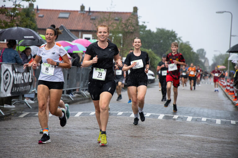 Ondanks stromende regen geslaagde Ronde van West