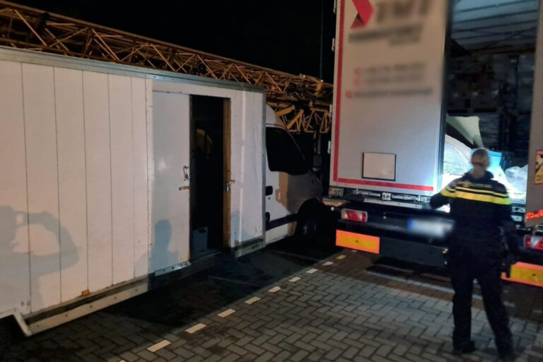 Vijf aanhoudingen in Zevenhuizen na diefstal uit vrachtwagen