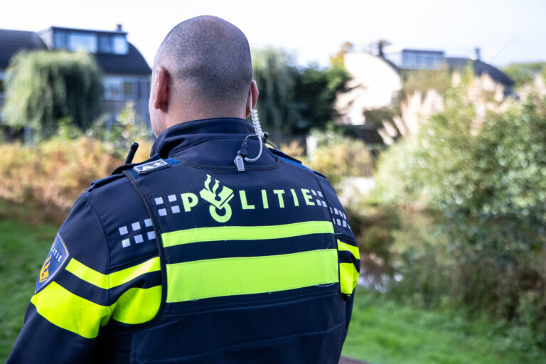 Vrouw overleden in vijver eigen achtertuin in Capelle aan den IJssel