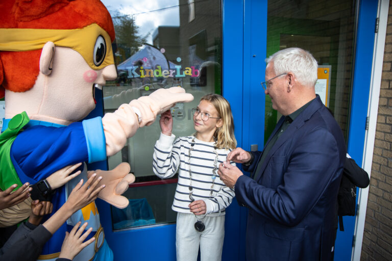 KinderLab Oostgaarde feestelijk geopend: ‘broedplaats van leren en plezier hebben’