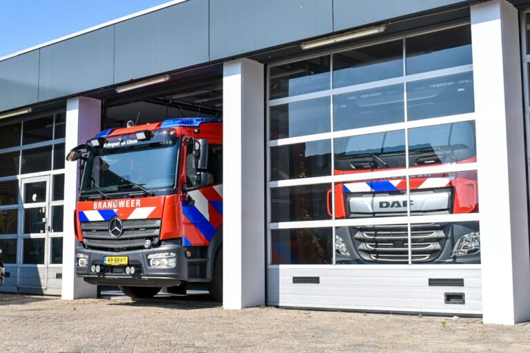 Extra voertuigen en bezetting op Krimpense kazerne tijdens werkzaamheden Algerabrug