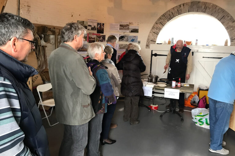 Vier Sint Pannekoek bij Molen Windlust