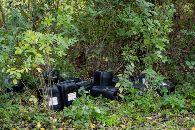 Jerrycans met chemicaliën gedumpt in Zevenhuizen en Moordrecht