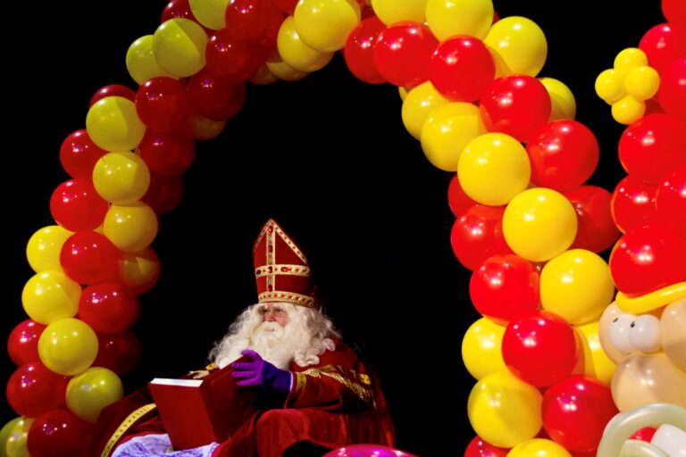 Tientallen kinderen op sfeervol Sinterklaasfeest in ’t Blok