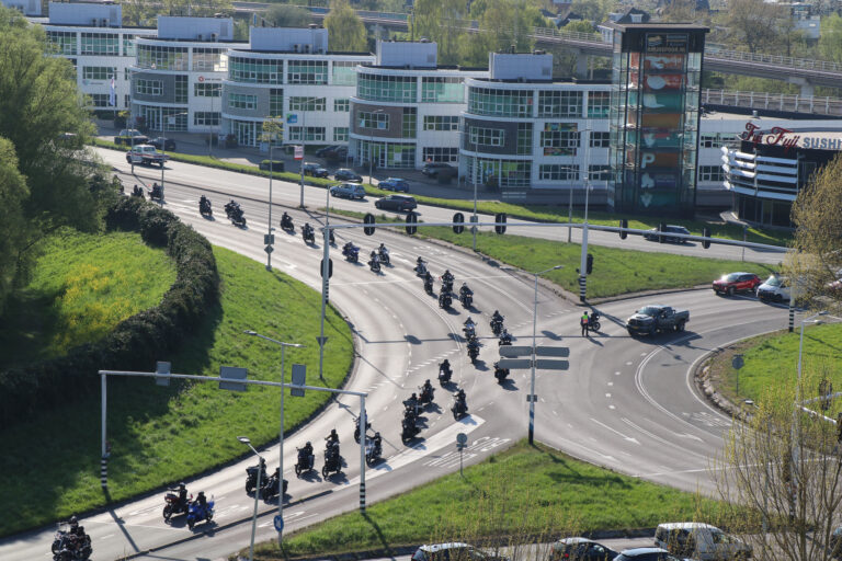 Honderden ronkende motoren tijdens Peringatan Ride Out