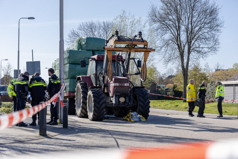 Voetganger met rollator aangereden door tractor in Zevenhuizen