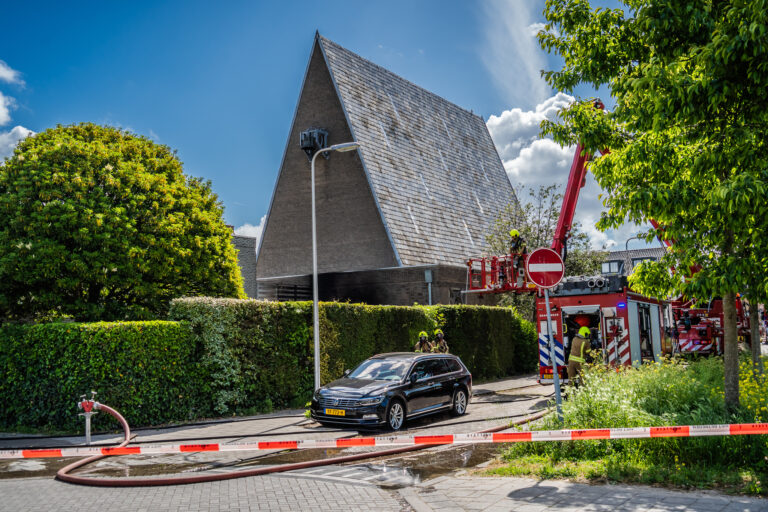 Brand in schuur naast Schenkelkerk
