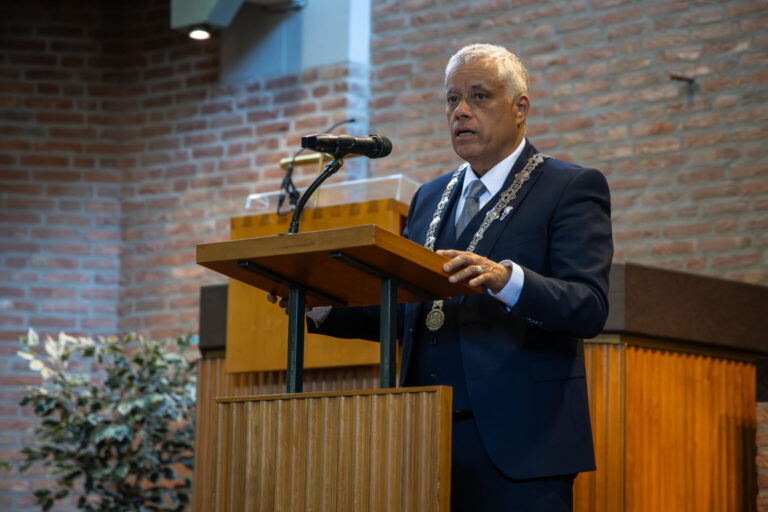 Burgemeester bezoekt bewoners Wiekslag na explosie