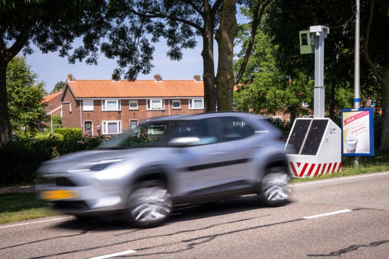 FlexFlitser aan Bermweg registreert na jaar minder overtredingen: ‘Ik merk geen verschil’