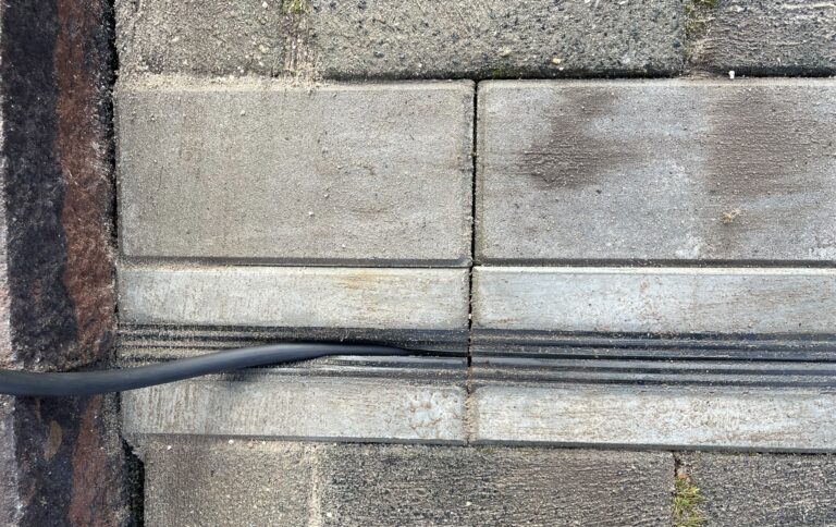 Krimpenaren kunnen kabelgoottegels voor huis laten aanleggen