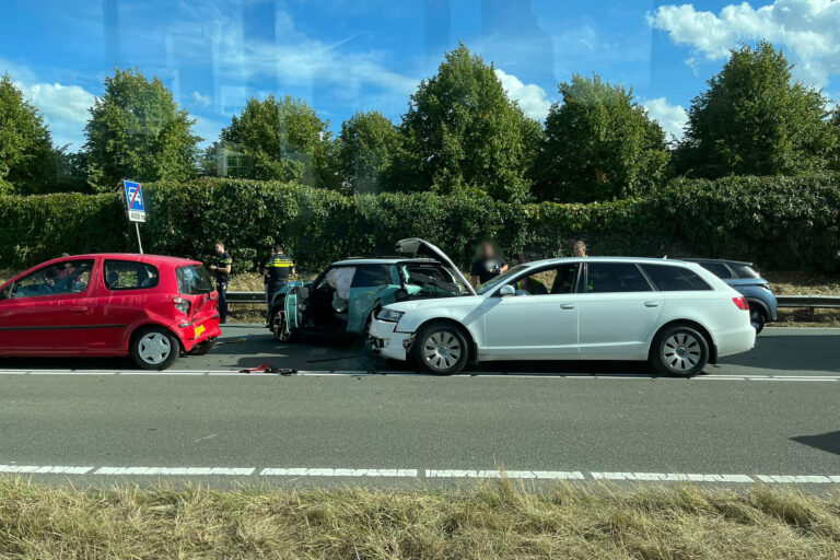 Update | Forse schade na ongeval op Abram van Rijckevorselweg (N210)