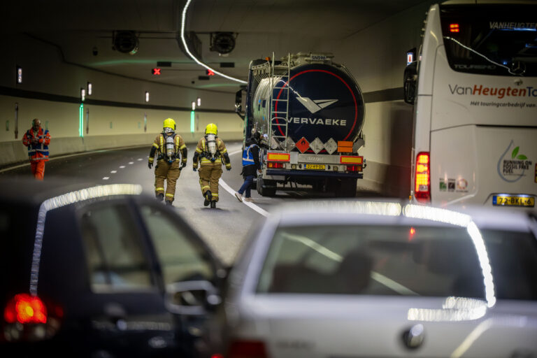 Hulpdiensten houden realistische oefening in nieuwe Rottemerentunnel
