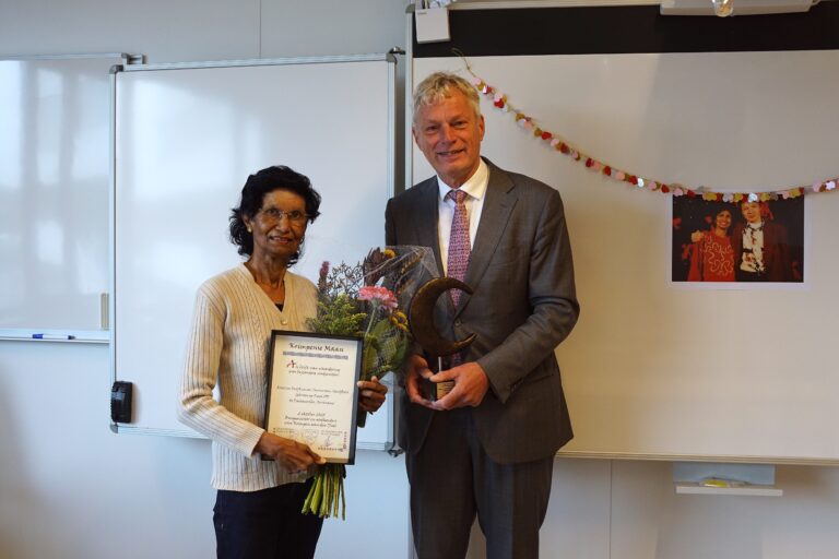 Krimpense Maan voor docent Rosalien Sewnarain-Soerdjbali