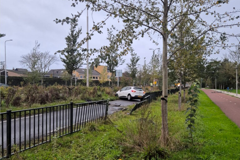 Automobilist vlucht na ongeval op wisselstrook bij Algerabrug