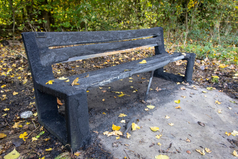 Opnieuw brandstichting in Schollebos, twee bankjes uitgebrand