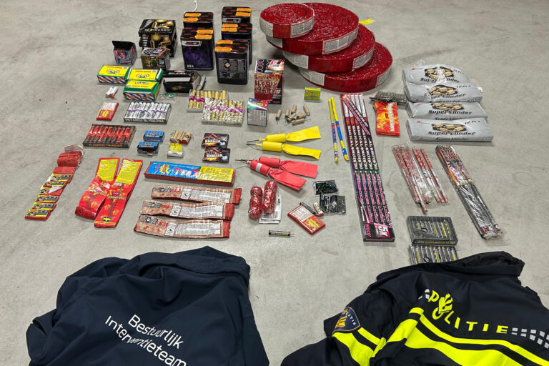 Illegaal vuurwerk in beslag genomen in Moordrecht
