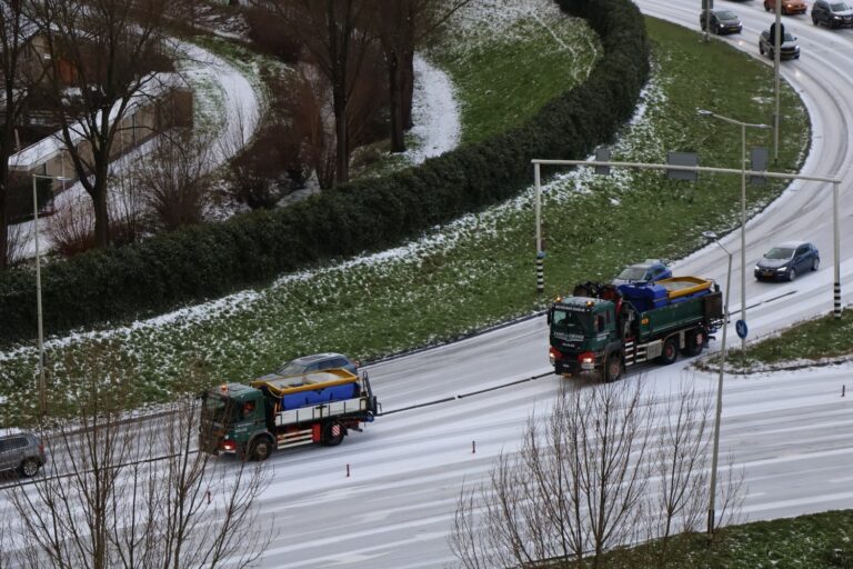 Wegen kleuren wit: hele weekend code geel vanwege gladheid