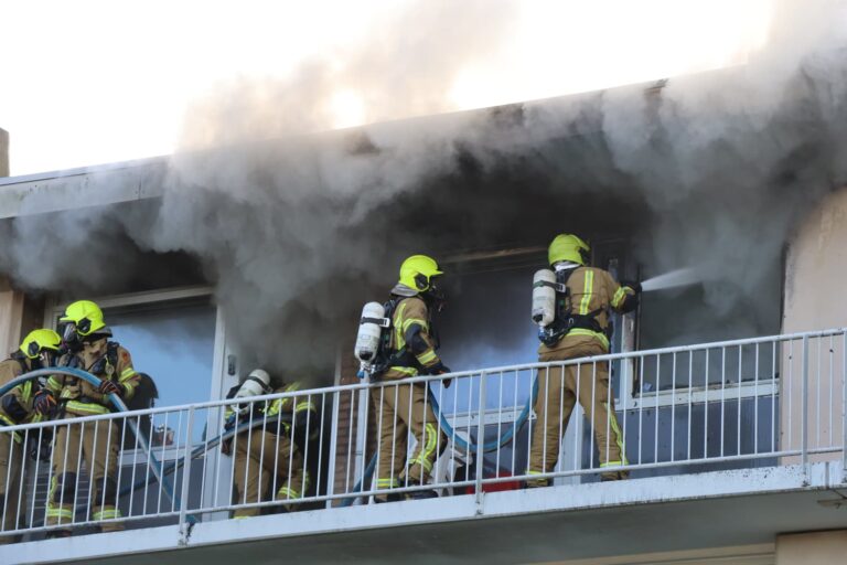 Update | Woning onbewoonbaar na felle brand in Capelle aan den IJssel
