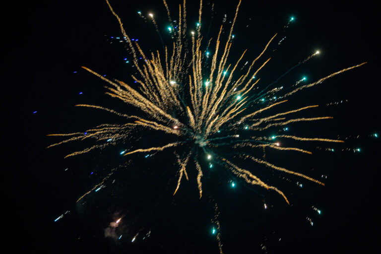 Hulpdiensten beleven ‘krankzinnig drukke nacht’ tijdens jaarwisseling: minderjarige Capellenaar verliest vingers