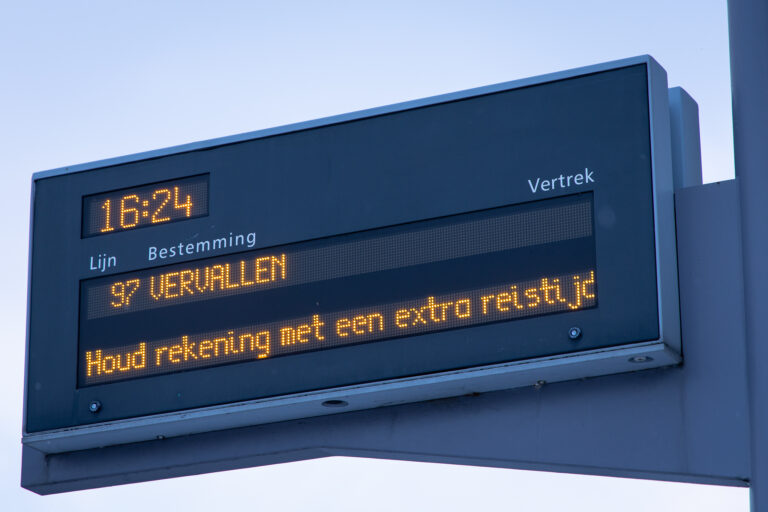 Opnieuw problemen op de weg en het spoor