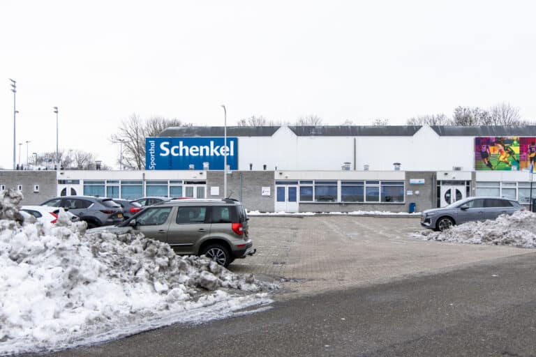 Sporthallen Schenkel en Oostgaarde weer open