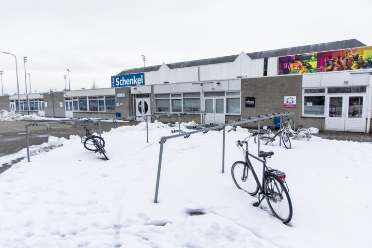 Sporthallen Oostgaarde en Schenkel dicht vanwege sneeuw op daken