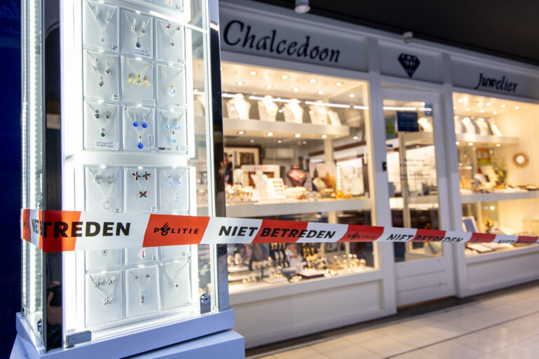 Update | Juwelier in winkelcentrum De Terp op klaarlichte dag overvallen