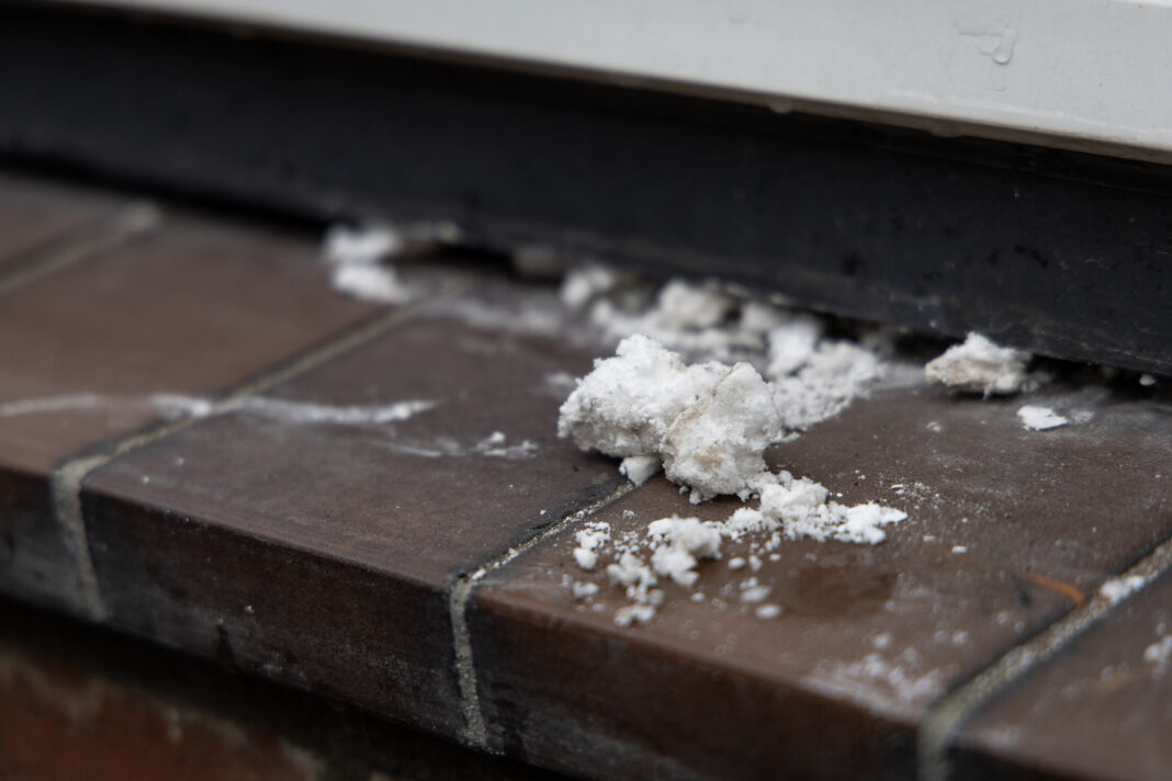 UF-schuim bij een spouwmuur