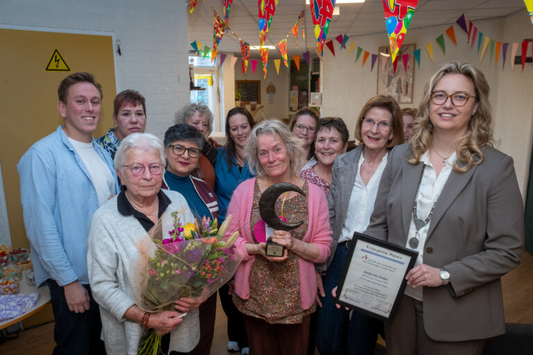 Ria van Kooten ontvangt Krimpense Maan