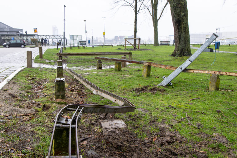 Grote schade aan de Stormpolderrail