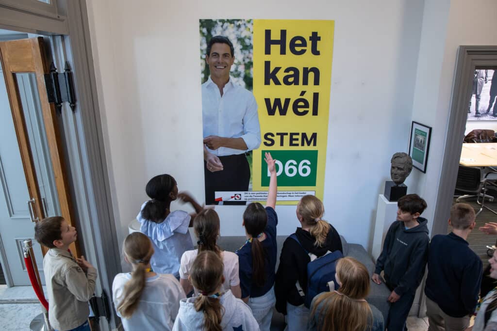 Kindergemeenteraad bezoekt Tweede Kamer en partijkantoor D66