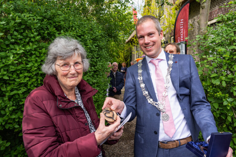 Capels Compliment voor Anna Swets-van Soest bij opening museum’s-Gravenhof