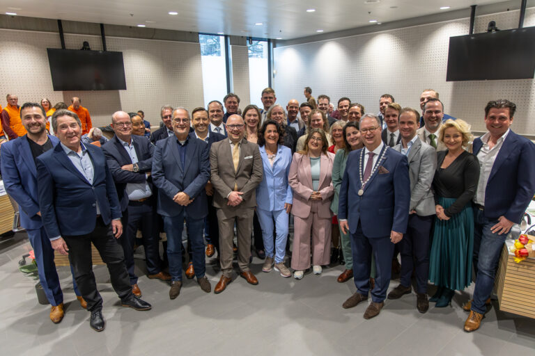 Raadsleden leggen eed of belofte af: installatie gemeenteraad van Zuidplas