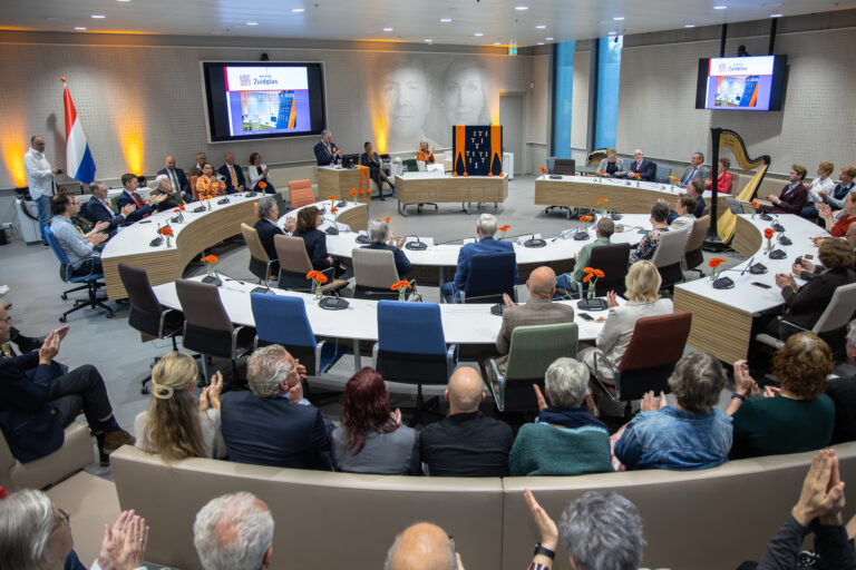 Lintjesregen 2026: Lees hier wie er in Zuidplas een lintje heeft gekregen