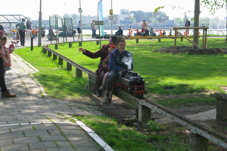 Beschadigd spoor Stormpolderrail hersteld: “op Koningsdag weer open voor publiek”