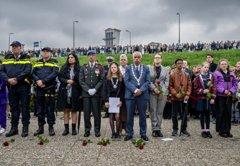Dodenherdenking in Capelle aan den IJssel: “Democratie werkt alleen als mensen erin geloven én ervoor staan”